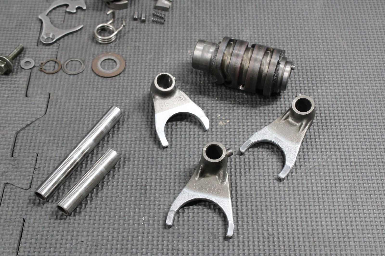 2000 SUZUKI DRZ400 DRZ400E OEM ENGINE TRANSMISSION TRANNY TRANS GEARS SHAFTS - hggarage