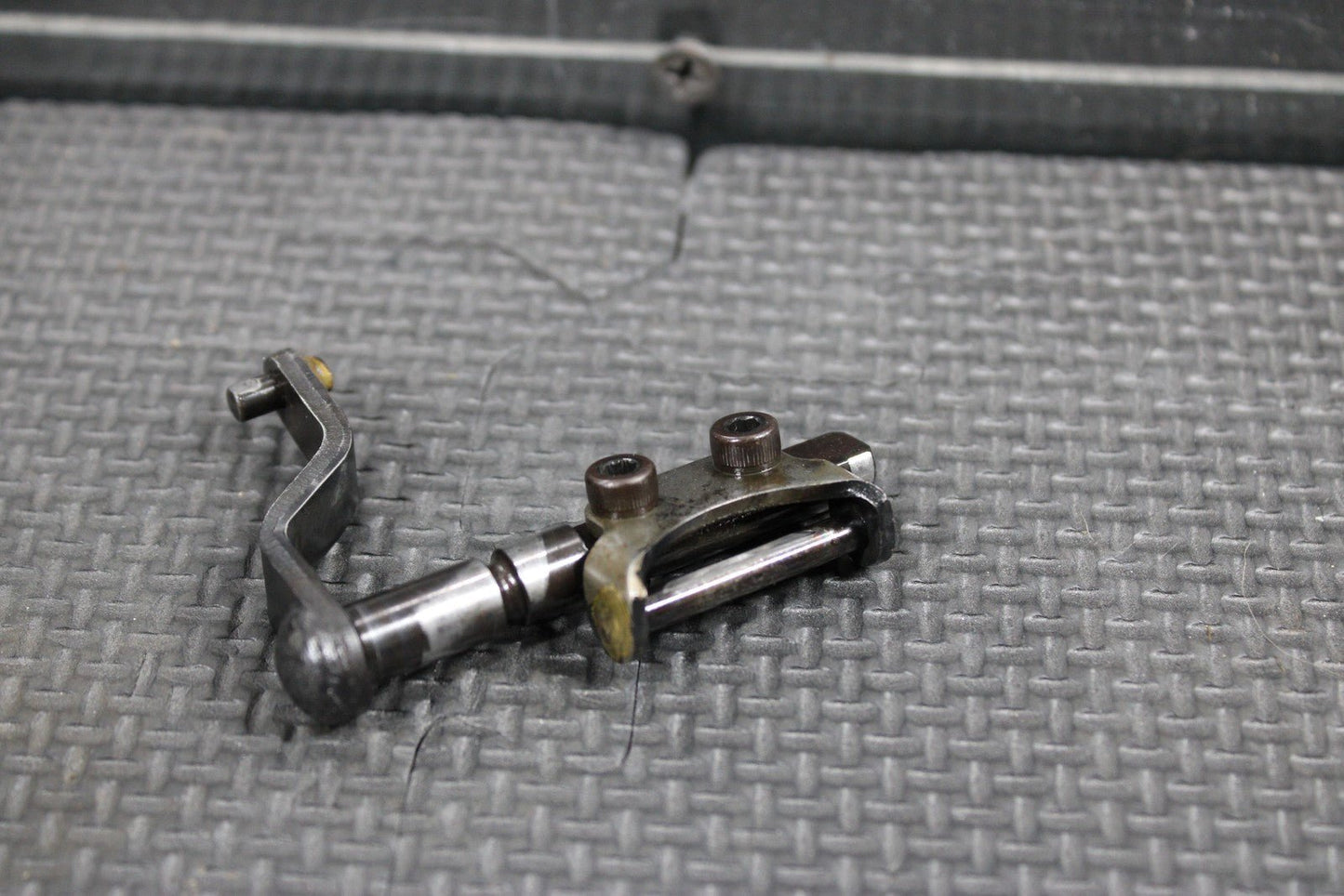 1997 95 - 99 KAWASAKI KX250 OEM ENGINE POWERVALVE EXHUAST VALVE LINKAGE GOVERNOR - hggarage