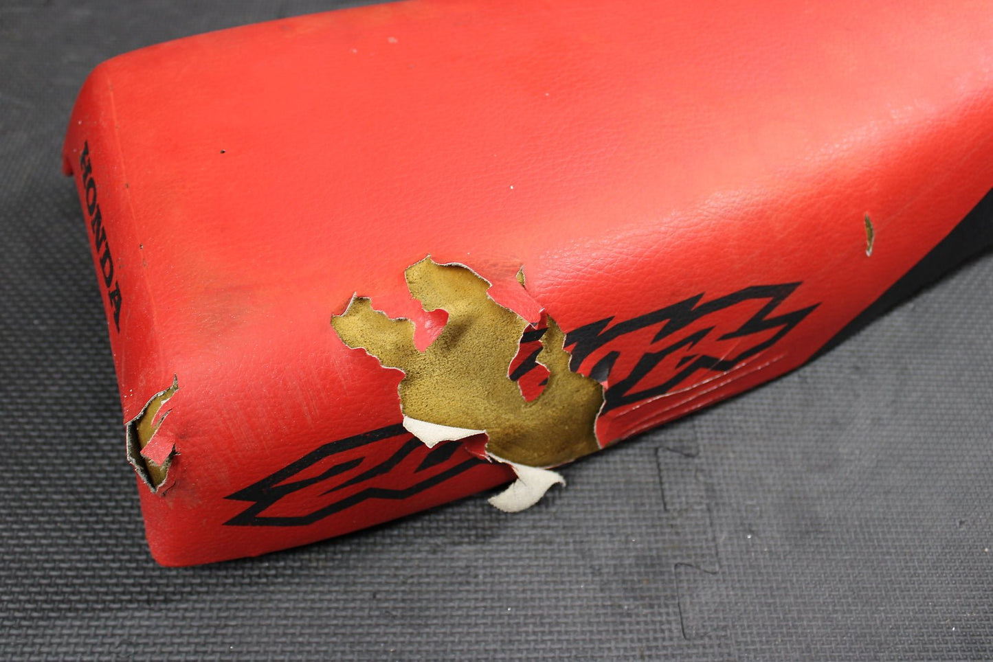 1998 HONDA XR200R 1990 1991 / 93 - 02 OEM SEAT SADDLE 77200 - KT0 - A50ZA - hggarage