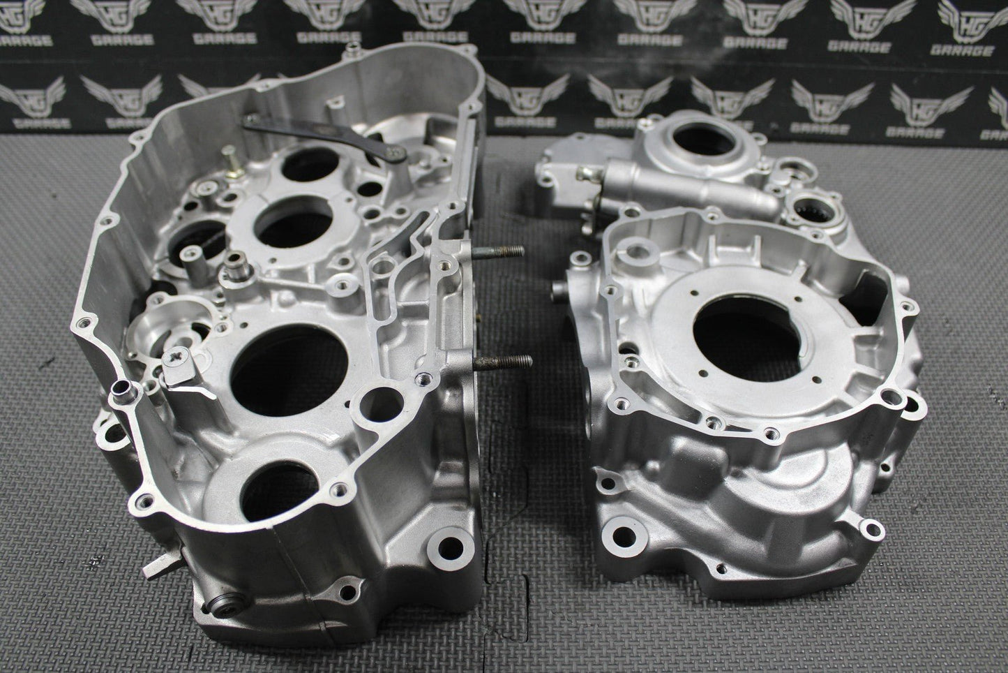 2003 KAWASAKI KLX400SR DRZ400 OEM LEFT RIGHT CRANKCASE CRANK CASE SET 14001 - S015 - hggarage