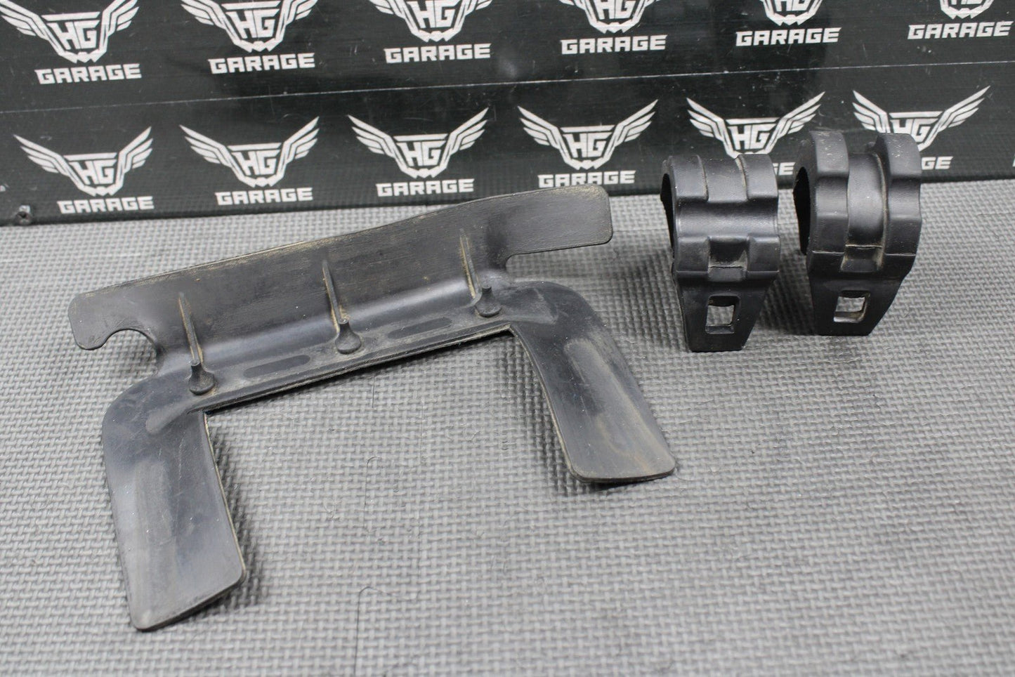 2002 HONDA XR200R 86 - 02 OEM GAS FUEL TANK SEAT FRAME DAMPER RUBBER MOUNTS GUARDS - hggarage