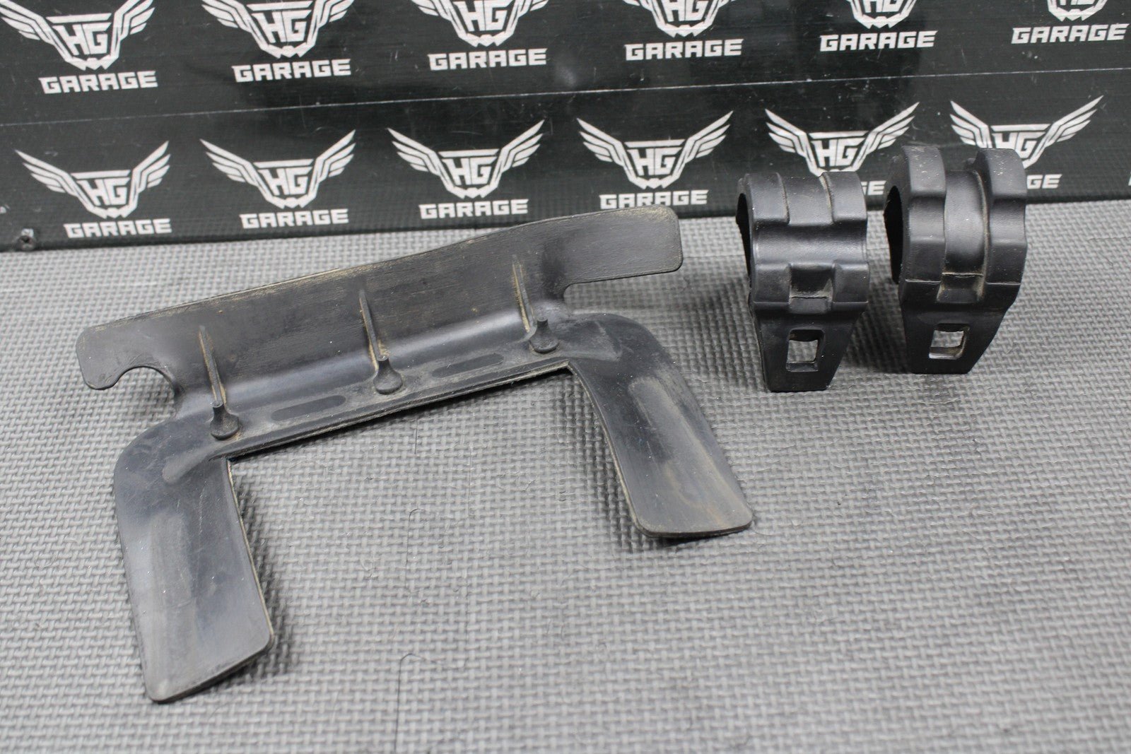 2002 HONDA XR200R 86 - 02 OEM GAS FUEL TANK SEAT FRAME DAMPER RUBBER MOUNTS GUARDS - hggarage