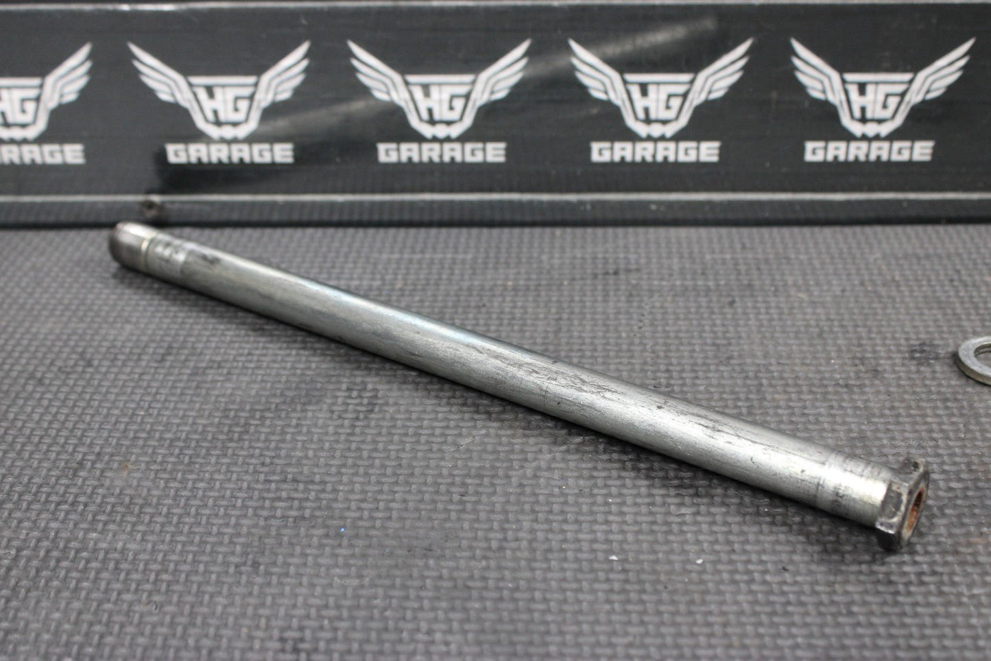 1991 YAMAHA 87 - 06 BANSHEE 350 OEM REAR SWINGARM BACK SUSPENSION PIVOT BOLT - hggarage