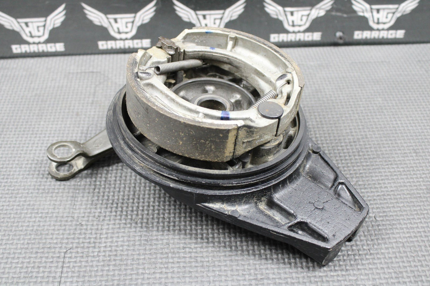 2002 HONDA XR200R 84 - 02 OEM REAR BACK BRAKE DRUM PANEL PADS CAM ASSEMBLY GOOD - hggarage