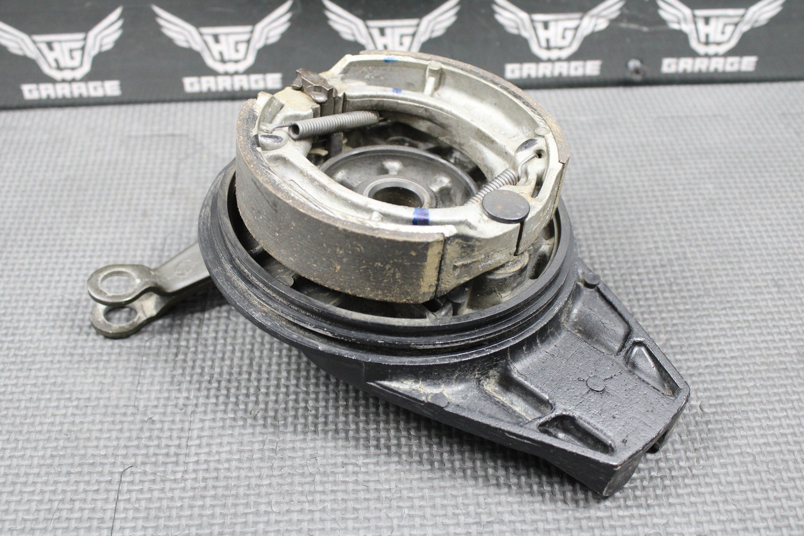 2002 HONDA XR200R 84 - 02 OEM REAR BACK BRAKE DRUM PANEL PADS CAM ASSEMBLY GOOD - hggarage