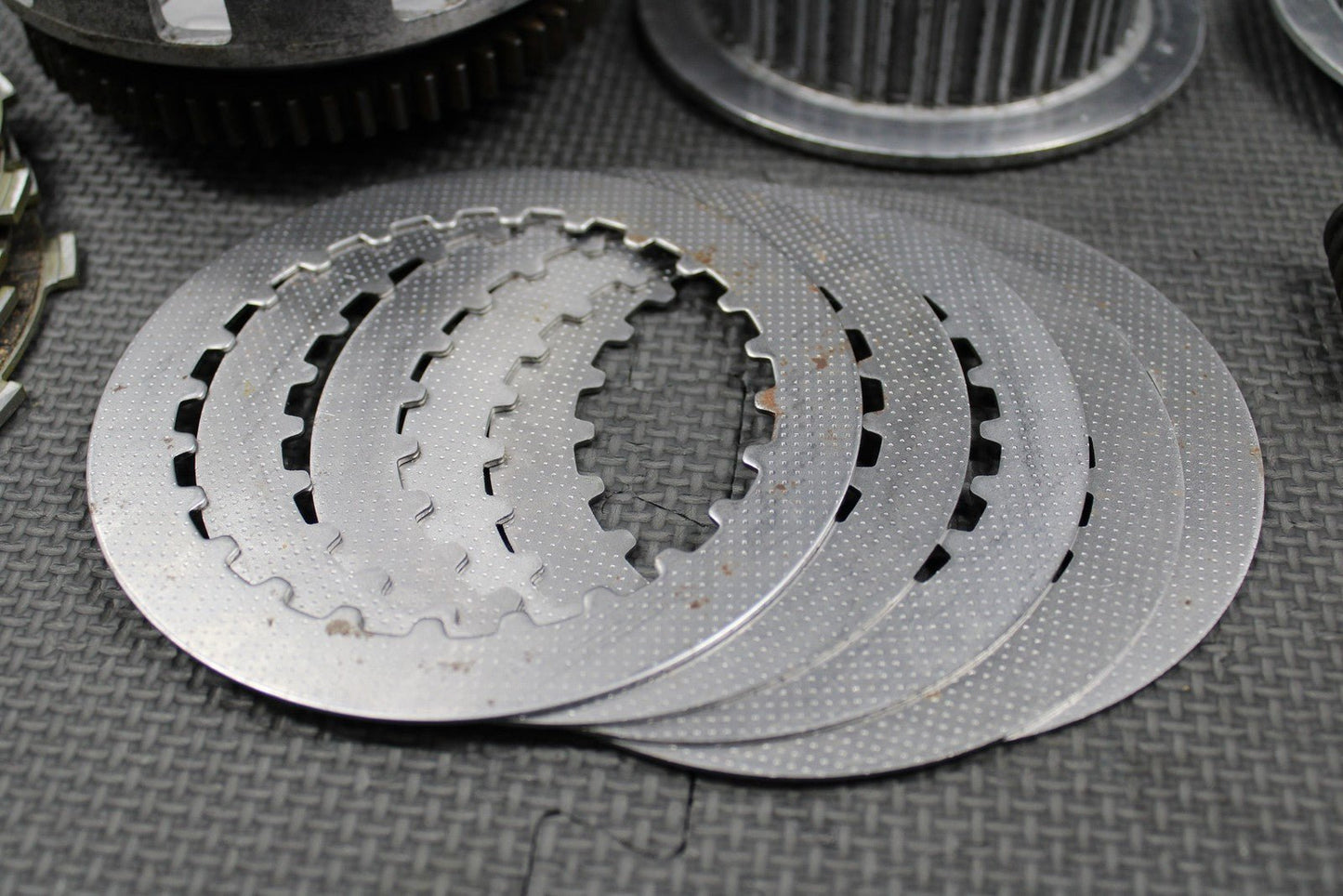1989 HONDA 88 - 95 XR250R OEM CLUTCH BASKET HUB PRESSURE PLATE W PLATES SPRINGS - hggarage