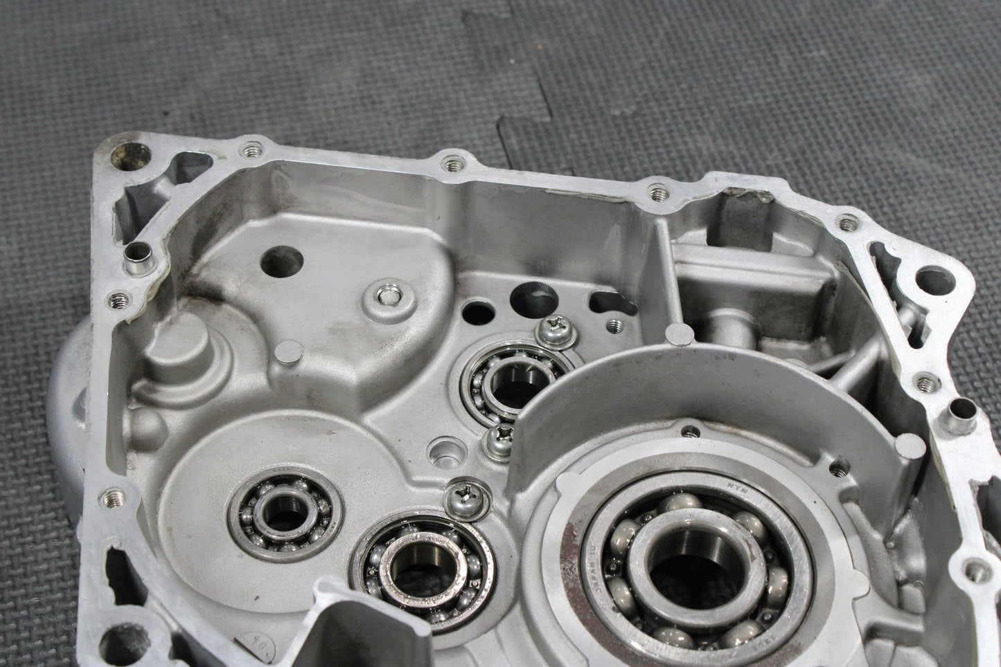 2008 KAWASAKI KLX140 OEM RIGHT ENGINE CRANKCASE CRANK CASES BLOCK 14080 - 02 - hggarage