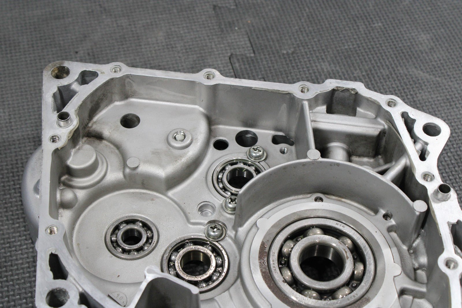 2008 KAWASAKI KLX140 OEM RIGHT ENGINE CRANKCASE CRANK CASES BLOCK 14080 - 02 - hggarage