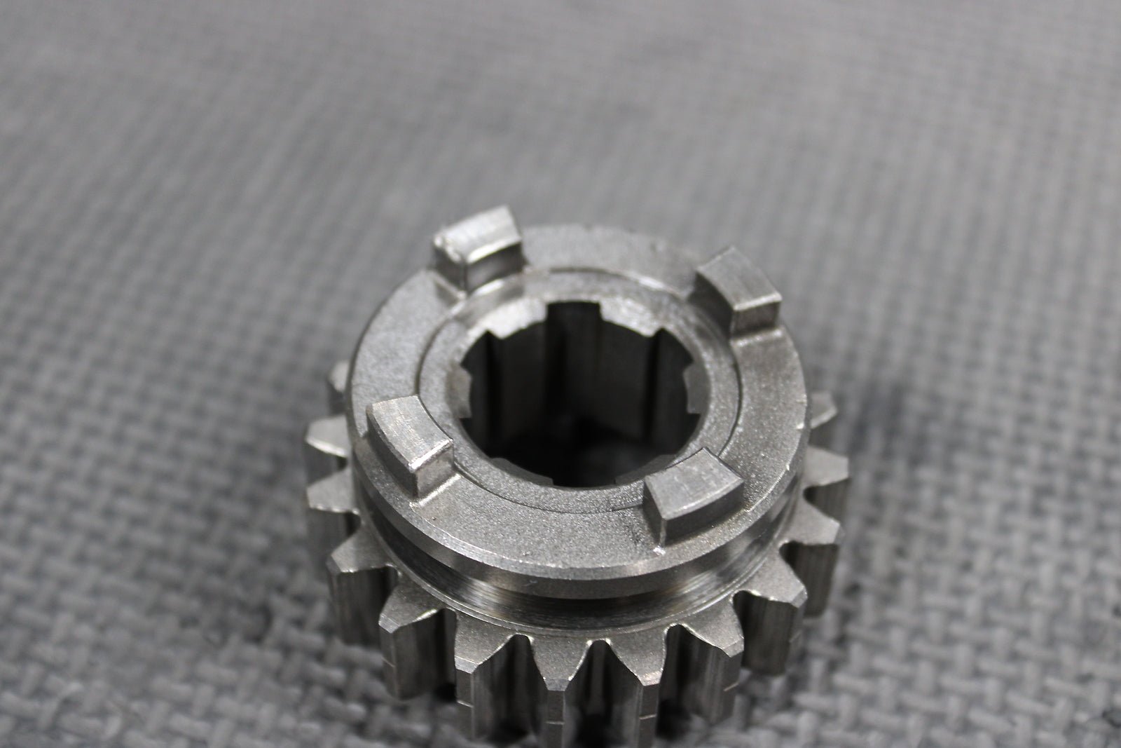 1999 HONDA CR500R OEM TRANSMISSION MAINSHAT 3RD GEAR 20T GEAR 23441 - MAC - 680 - hggarage