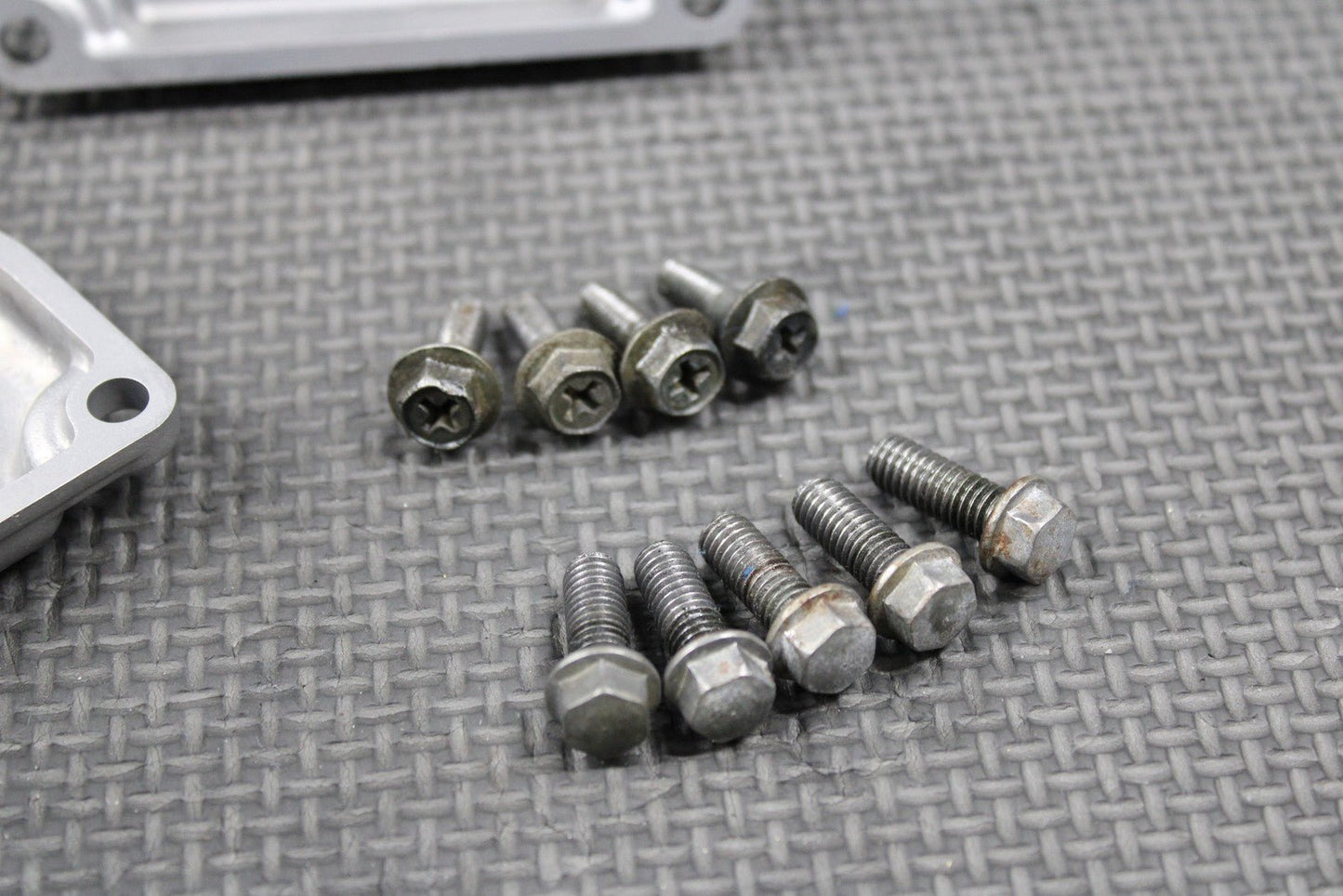 1999 SUZUKI 98 - 99 RM250 OEM POWER VALVE CYLINDER SIDE COVER COVERS & BOLTS - hggarage