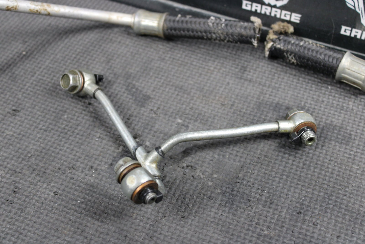 2005 Yamaha YZ250F OEM Engine Motor Oil Pump Feed Line Pipe Assembly 5NL - 13161 - 2 - hggarage