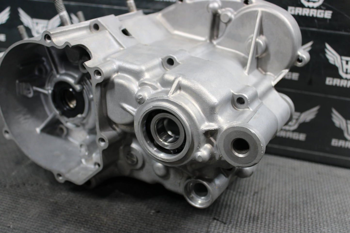 2019 KAWASAKI KX100 KX85 OEM LEFT RIGHT ENGINE CRANKCASE BLOCK ASSEMBLY - hggarage