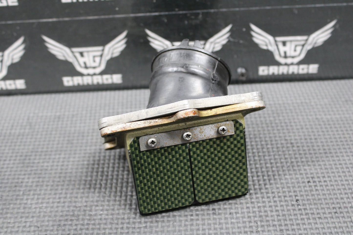 1995 1996 HONDA CR250R OEM INTAKE CARB BOOT INSULATOR REED BLOCK 16221 - KZ3 - B10 - hggarage