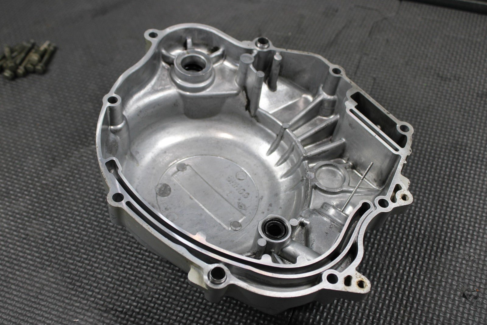2001 YAMAHA TTR125 TTR125L ENGINE RIGHT SIDE CLUTCH COVER 5HH - 15421 - 00 - 00 - hggarage