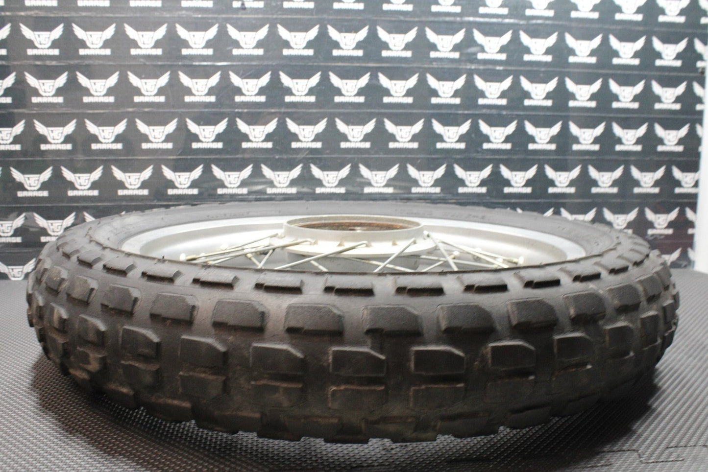 1987 YAMAHA TW200 OEM 18 X 2.50 FRONT WHEEL RIM 2JX - 25111 - 00 - 00 94425 - 18446 - 00 - hggarage