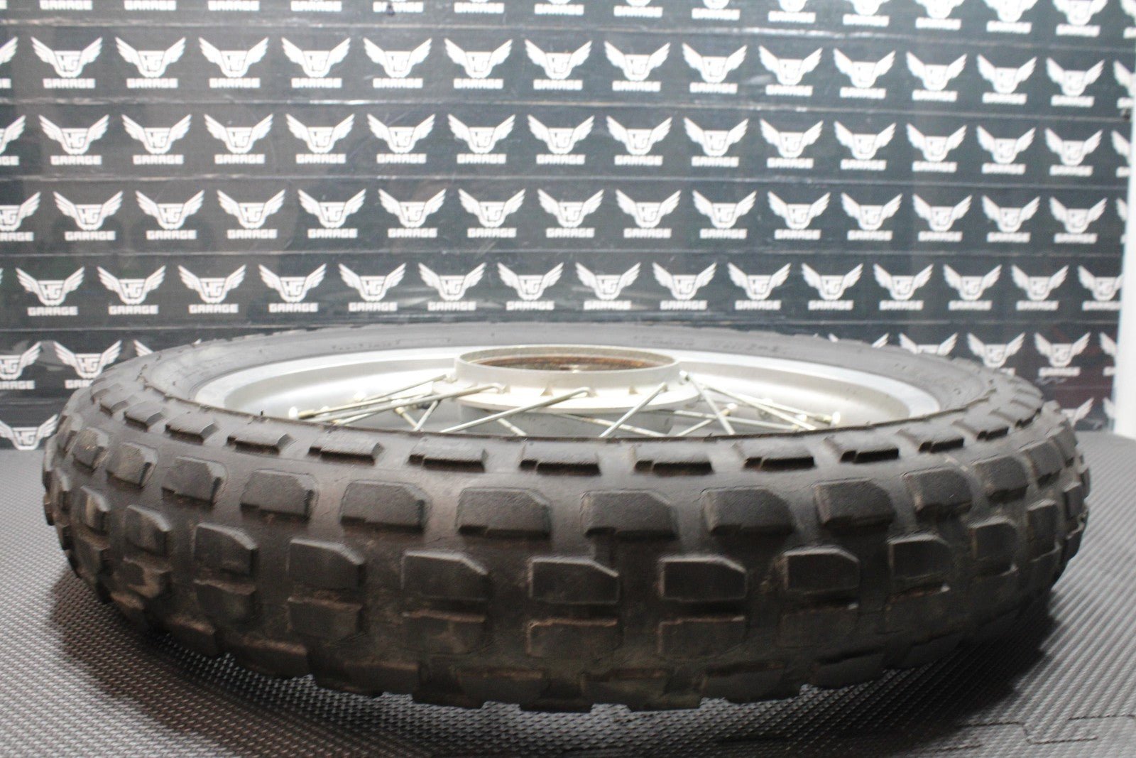 1987 YAMAHA TW200 OEM 18 X 2.50 FRONT WHEEL RIM 2JX - 25111 - 00 - 00 94425 - 18446 - 00 - hggarage