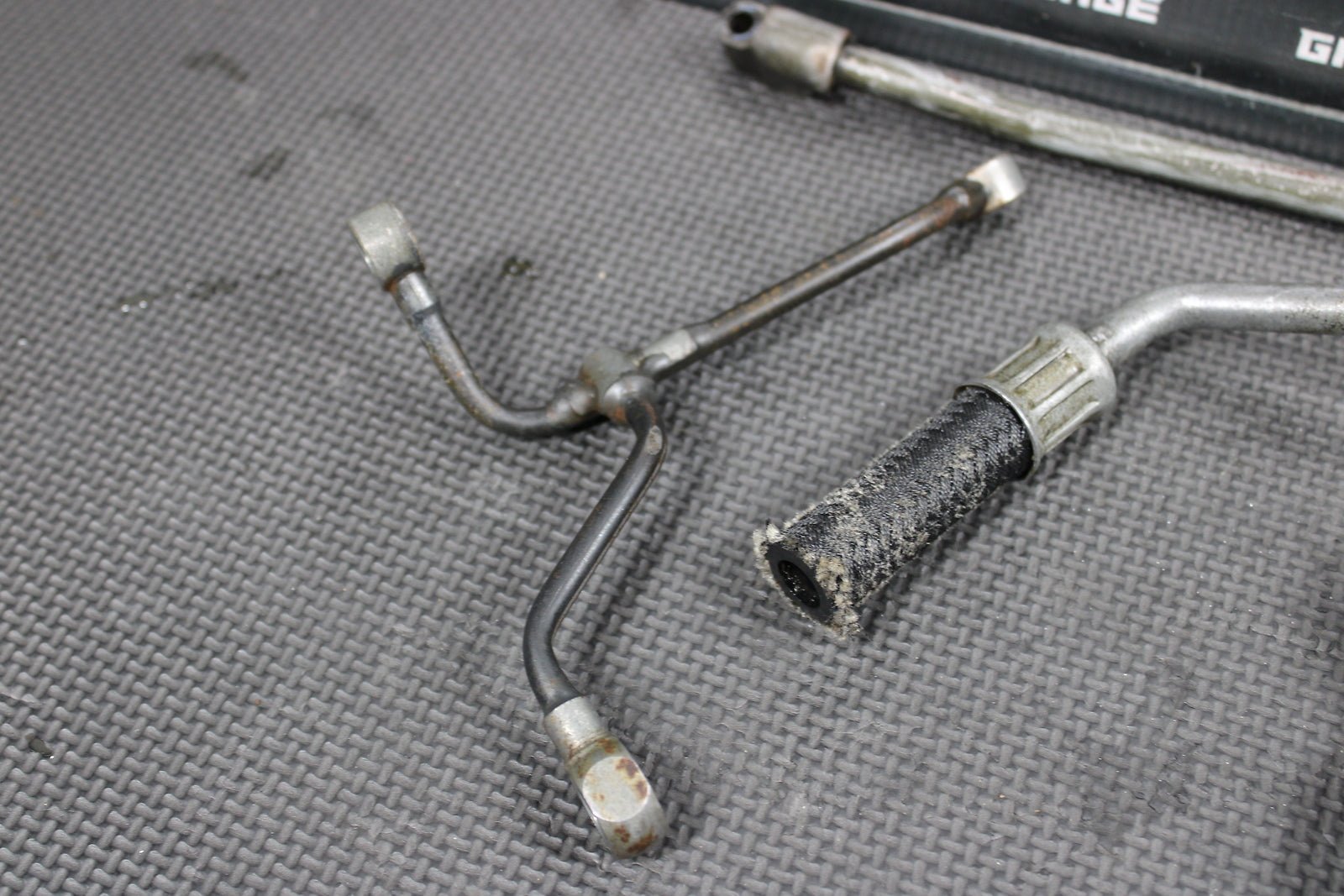 1998 YAMAHA YZ400F OEM ENGINE MOTOR OIL HOSE PIPES ASSEMBLY 5BE - 13416 - 00 - 00 - hggarage