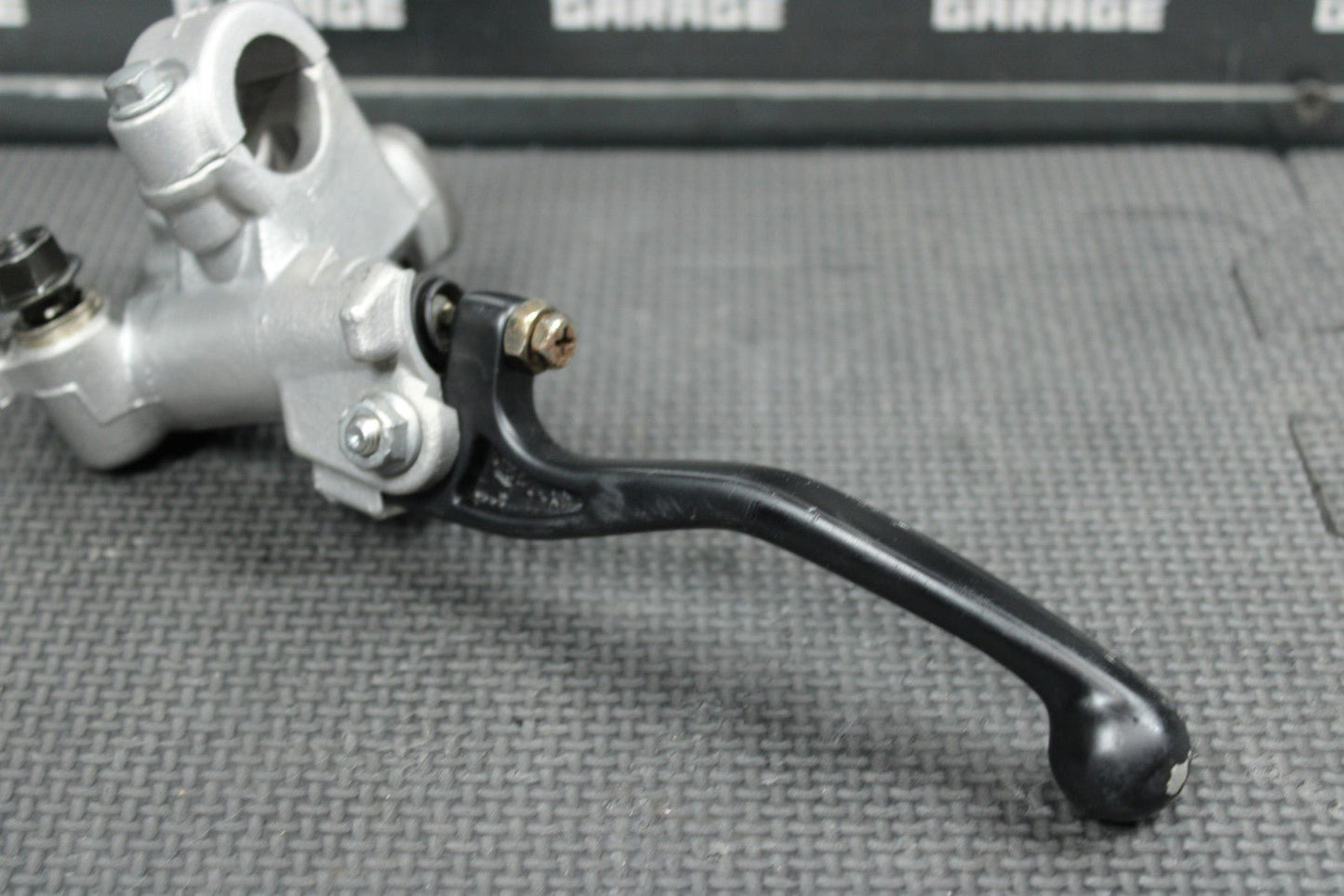 2005 HONDA CR125R OEM NISSIN FRONT BRAKE MASTER CYLINDER W/ LEVER 45510 - MEY - 305 - hggarage