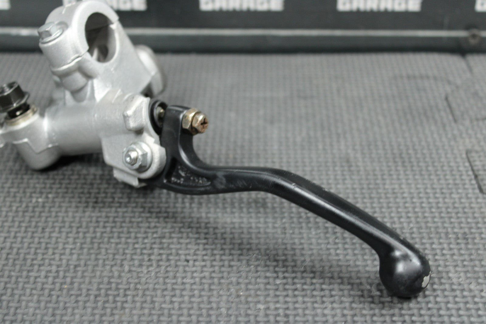 2005 HONDA CR125R OEM NISSIN FRONT BRAKE MASTER CYLINDER W/ LEVER 45510 - MEY - 305 - hggarage