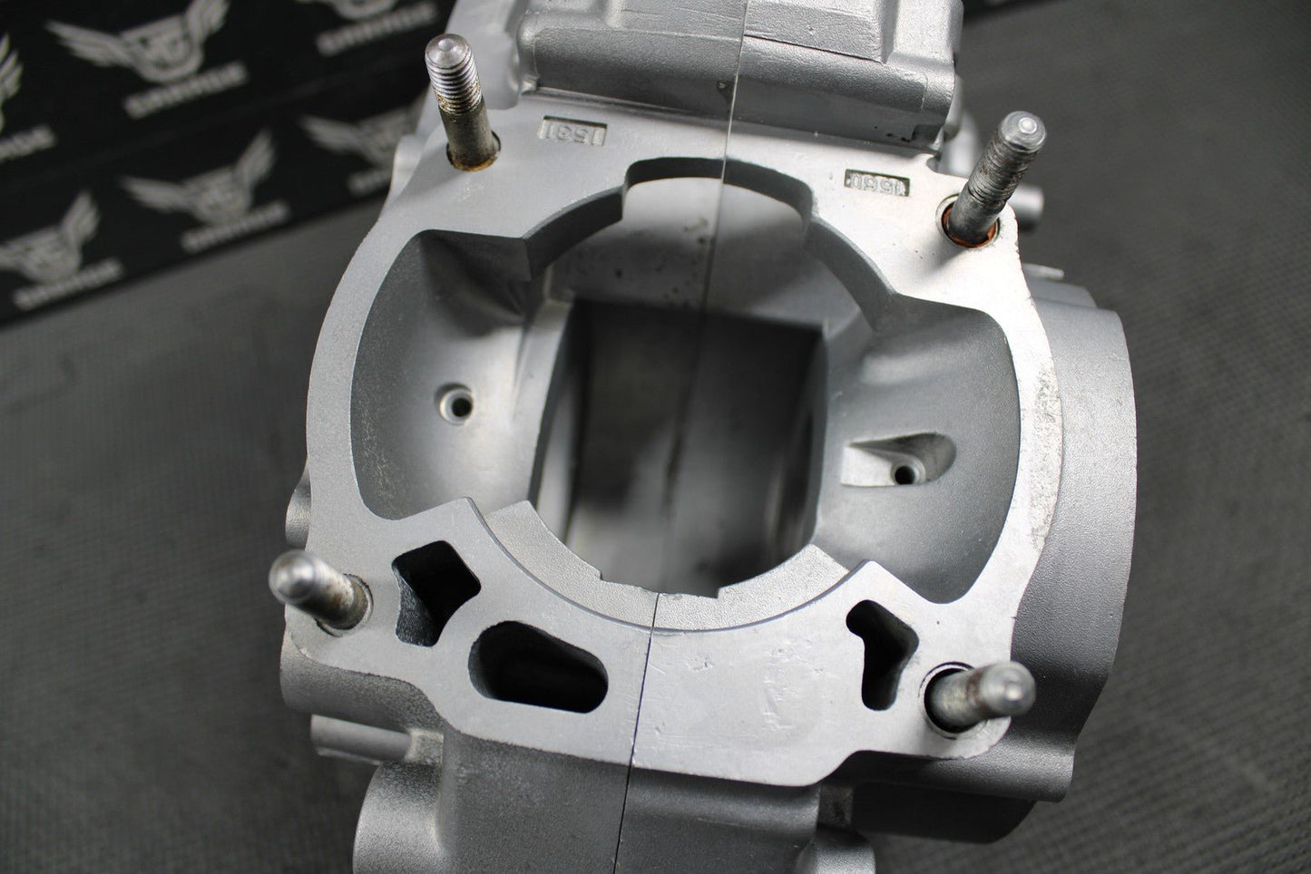 1991 KAWASAKI KX125 OEM LEFT RIGHT ENGINE MOTOR CRANKCASE CRANK CASES 14001 - 5284 - hggarage