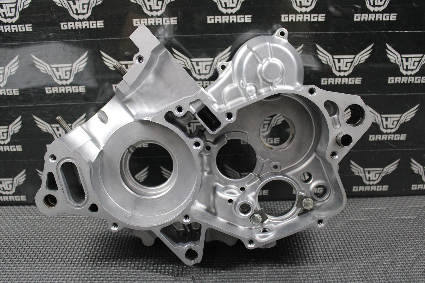 2005 05 - 07 HONDA CR125R OEM RIGHT ENGINE CRANKCASE CRANK CASE HALF 04921 - KSR - 730 - hggarage