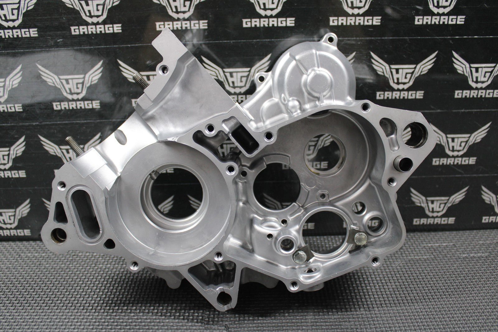 2005 05 - 07 HONDA CR125R OEM RIGHT ENGINE CRANKCASE CRANK CASE HALF 04921 - KSR - 730 - hggarage