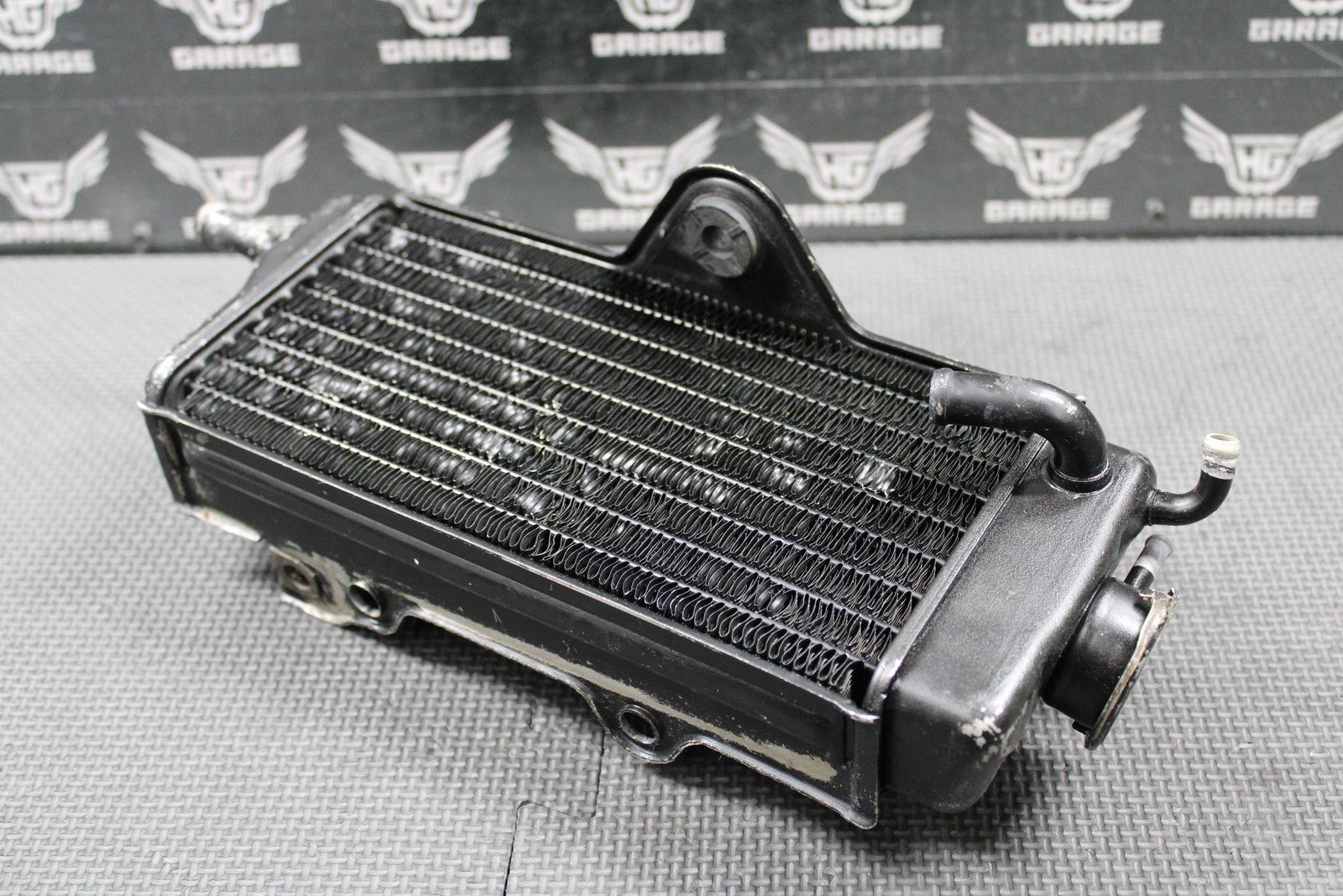 1987 1988 HONDA CR125R OEM RIGHT SIDE FILL RADIATOR COOLER 19010 - KS6 - 700 NICE! - hggarage