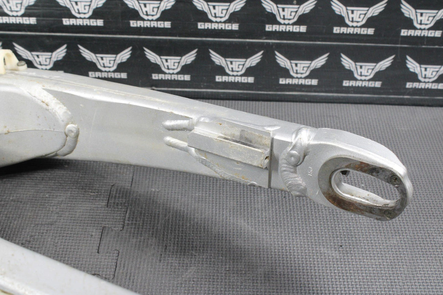 2002 YAMAHA YZ250 OEM 2T SWINGARM SWING ARM SUSPENSION REAR ARM 5NY - 22110 - 00 - 00 - hggarage