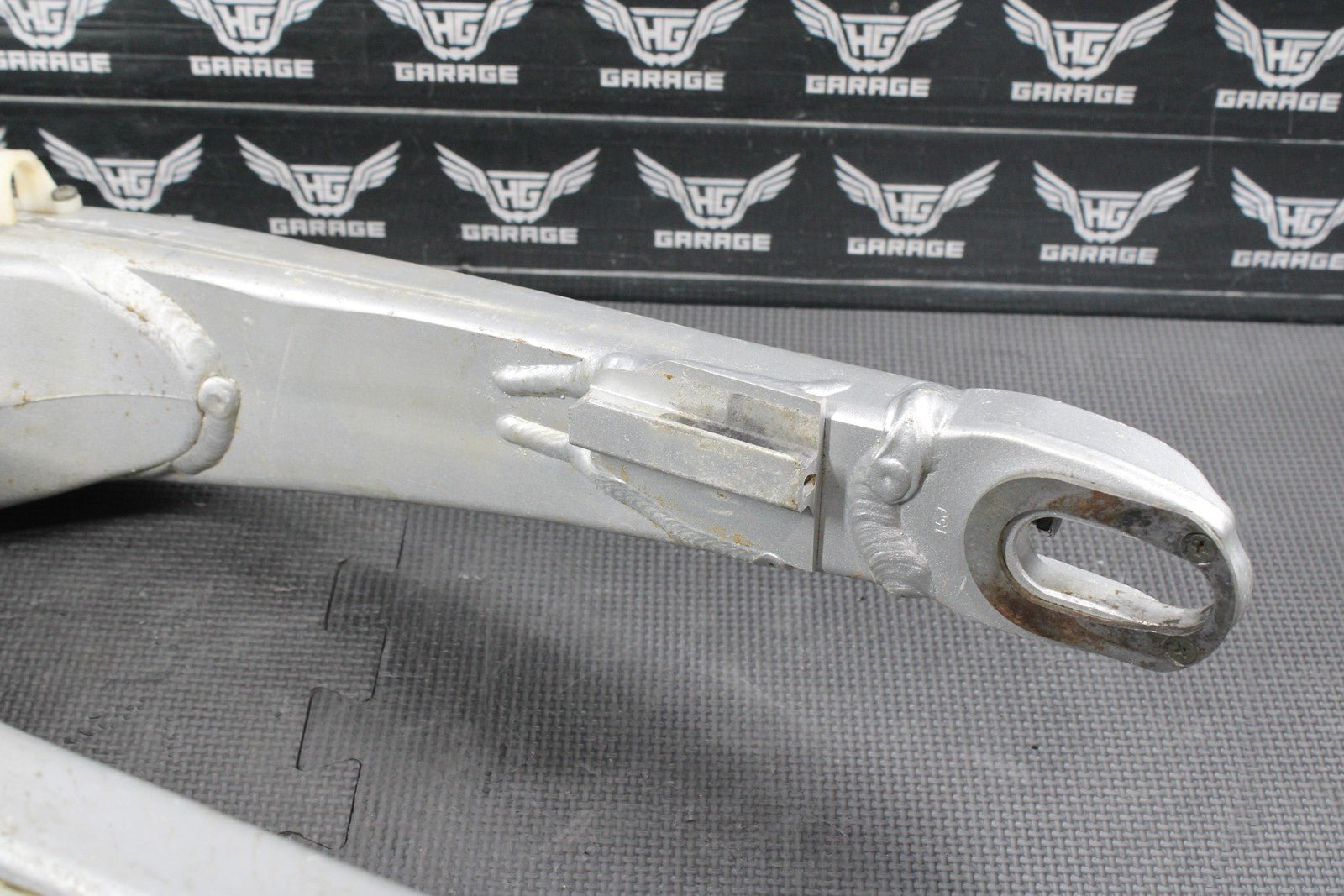 2002 YAMAHA YZ250 OEM 2T SWINGARM SWING ARM SUSPENSION REAR ARM 5NY - 22110 - 00 - 00 - hggarage