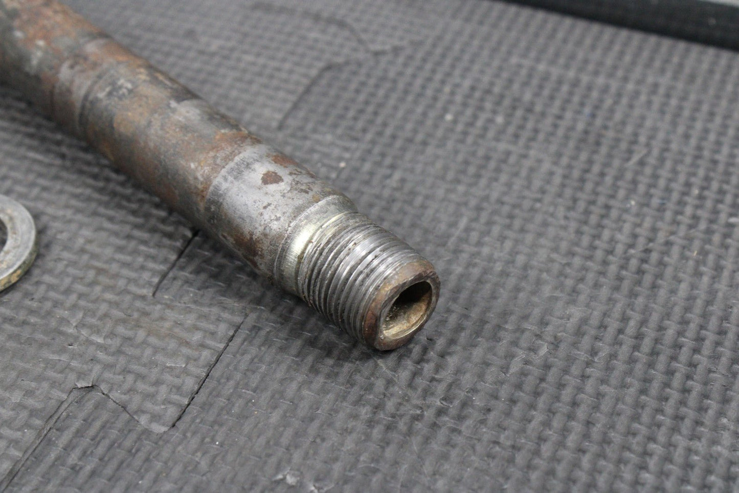 2002 YAMAHA YZ250 OEM REAR AXLE BACK WHEEL RIM PIVOT BOLT AXEL 5ET - 25381 - 00 - 00 - hggarage
