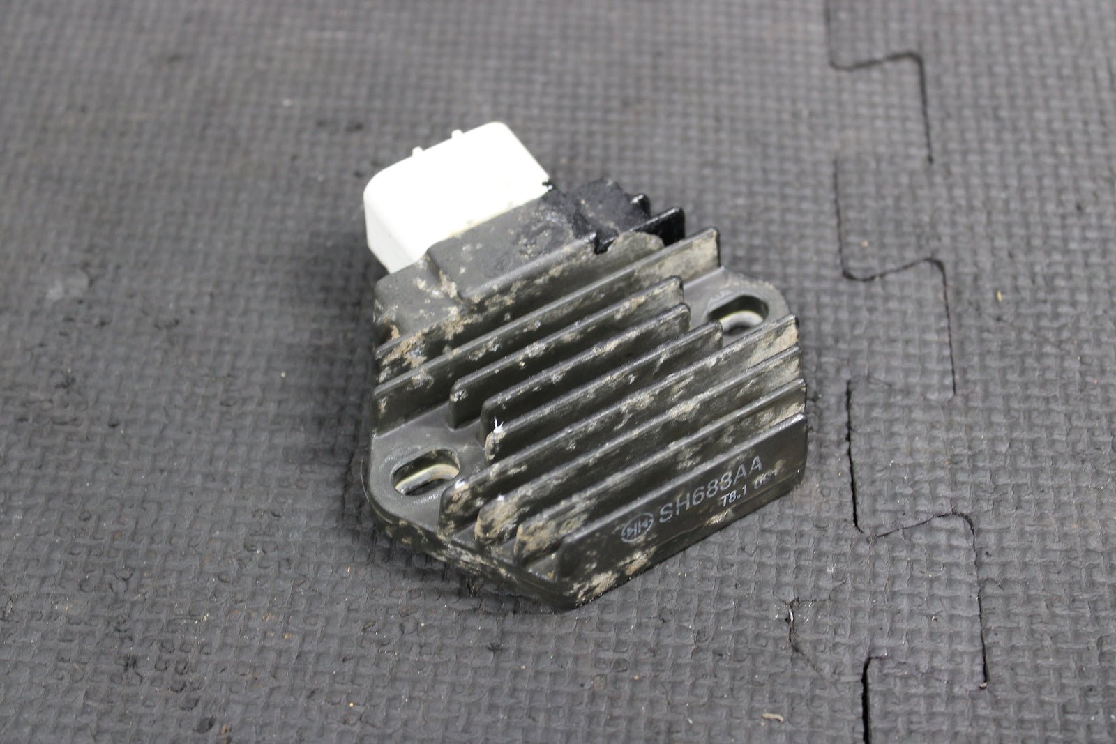 2009 HONDA CRF230L CRF230M OEM RECTIFIER VOLTAGE REGULATOR 31600 - HN5 - hggarage
