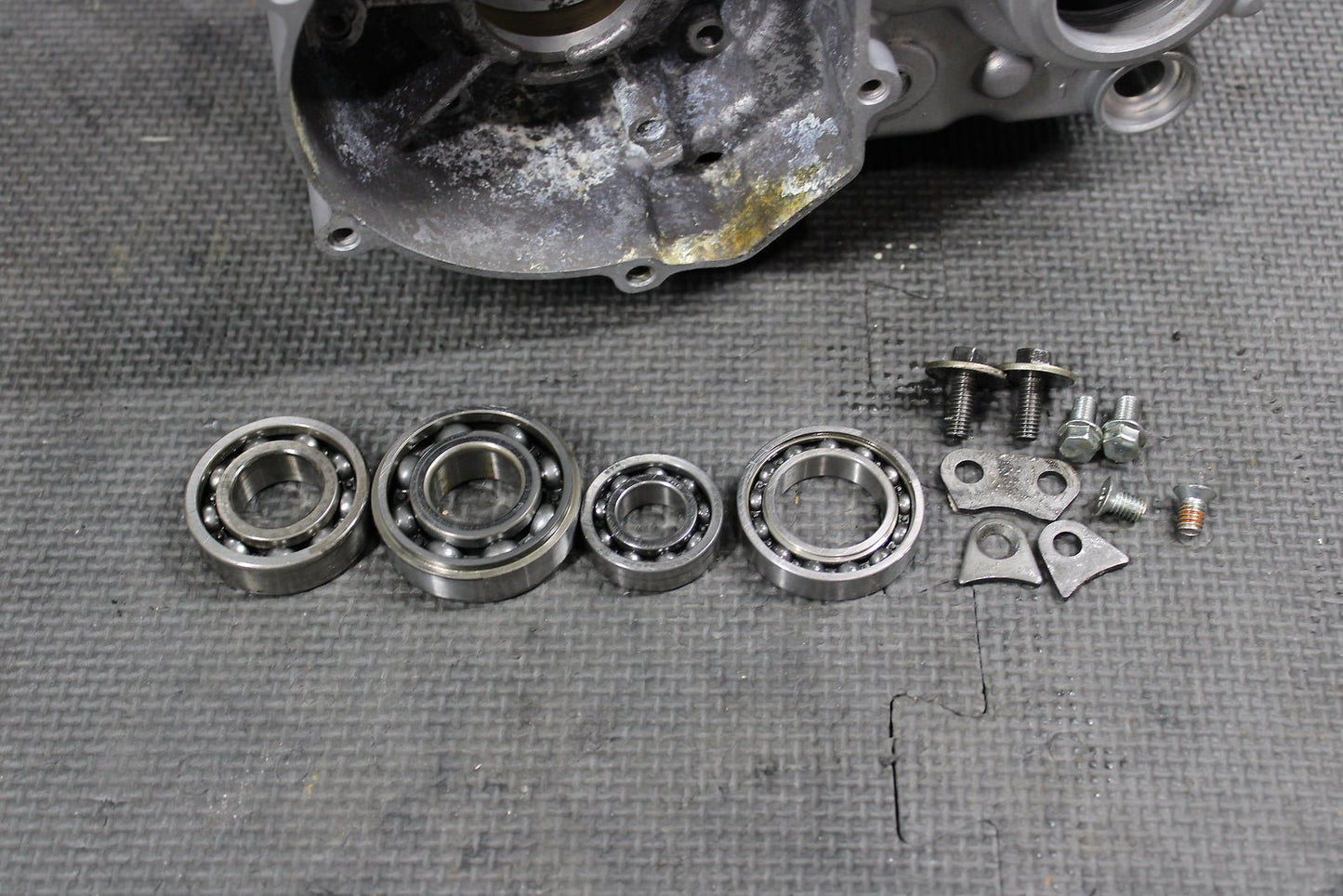 2001 KAWASAKI 01 - 05 KX100 KX85 OEM LEFT RIGHT ENGINE MOTOR CRANKCASE CRANK CASES - hggarage