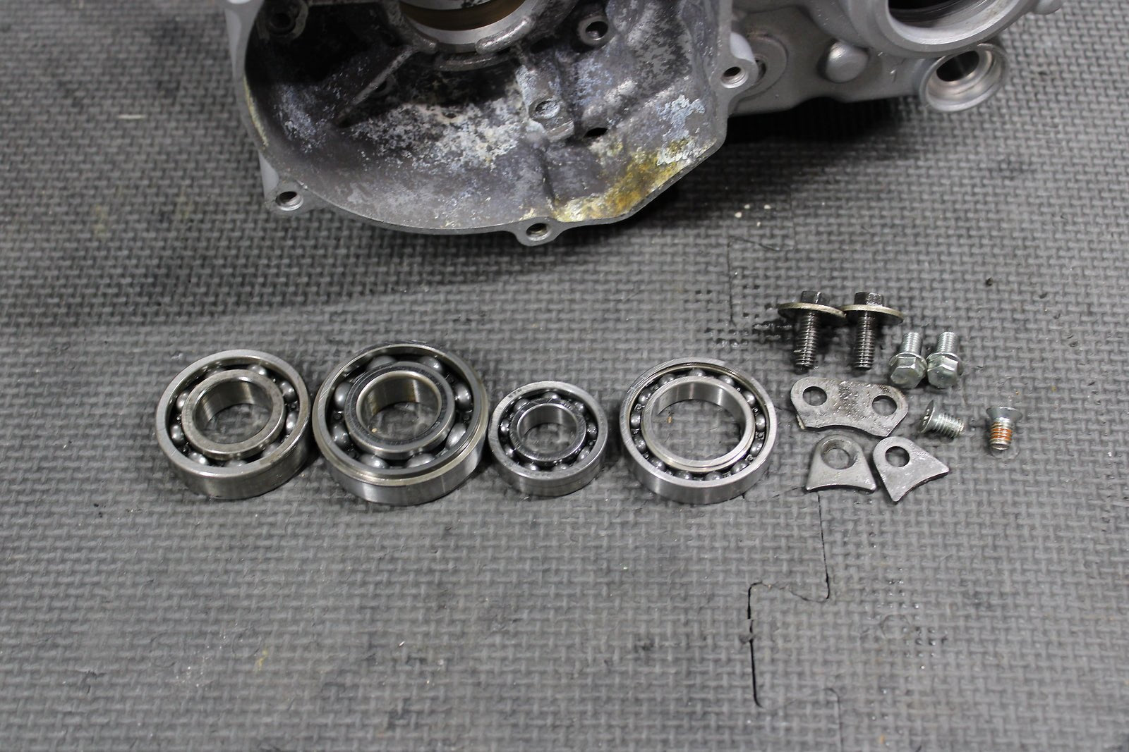 2001 KAWASAKI 01 - 05 KX100 KX85 OEM LEFT RIGHT ENGINE MOTOR CRANKCASE CRANK CASES - hggarage