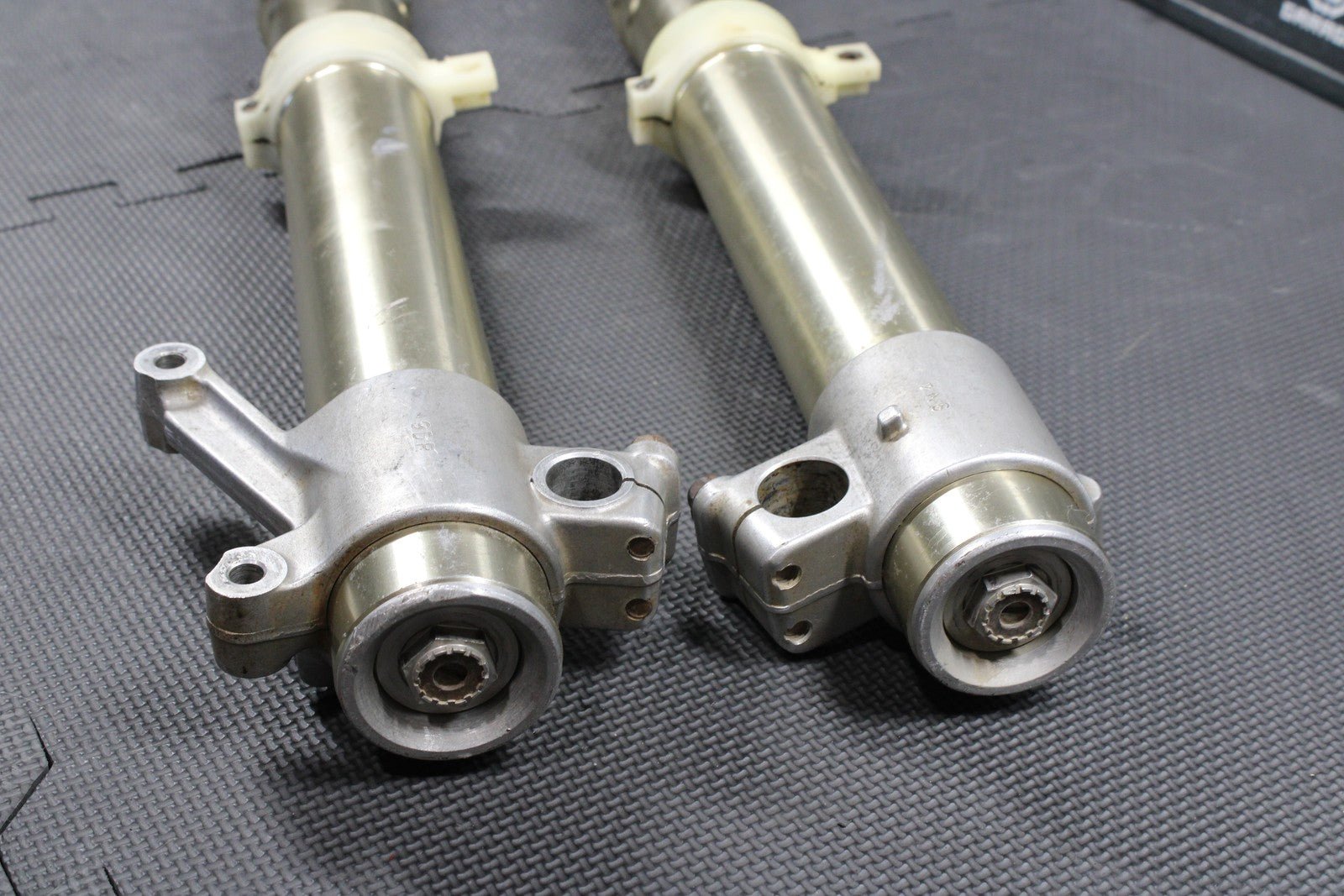 2000 SUZUKI 00 - 04 DRZ400 OEM RIGHT LEFT FRONT SUSPENSION FORKS SHOCKS DAMPERS - hggarage