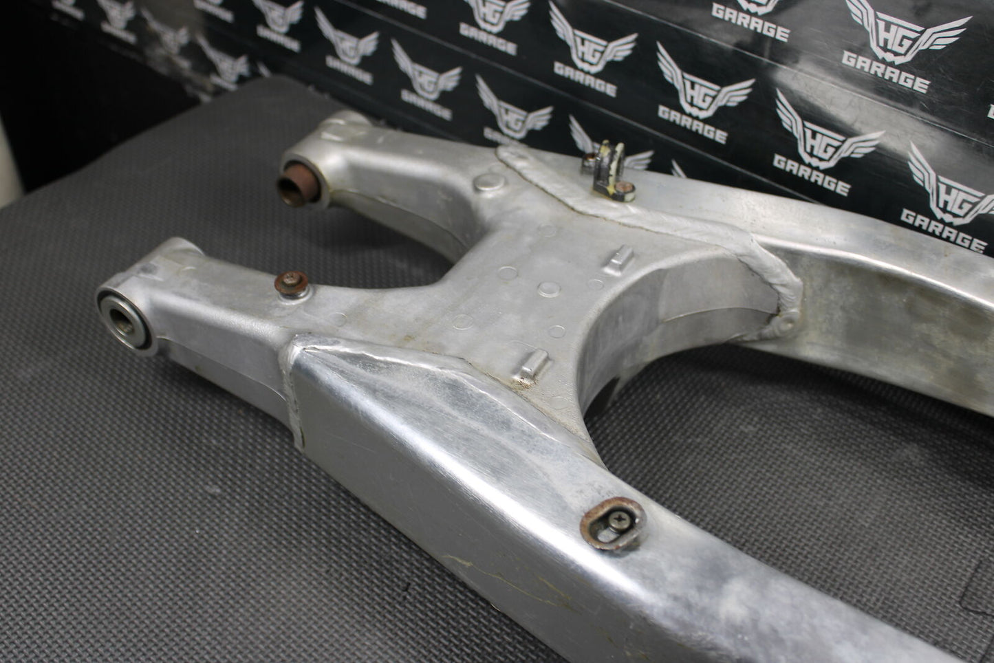 2007 HONDA CRF250R OEM SWINGARM SWING ARM SUSPENSION 52200-KRN-J00