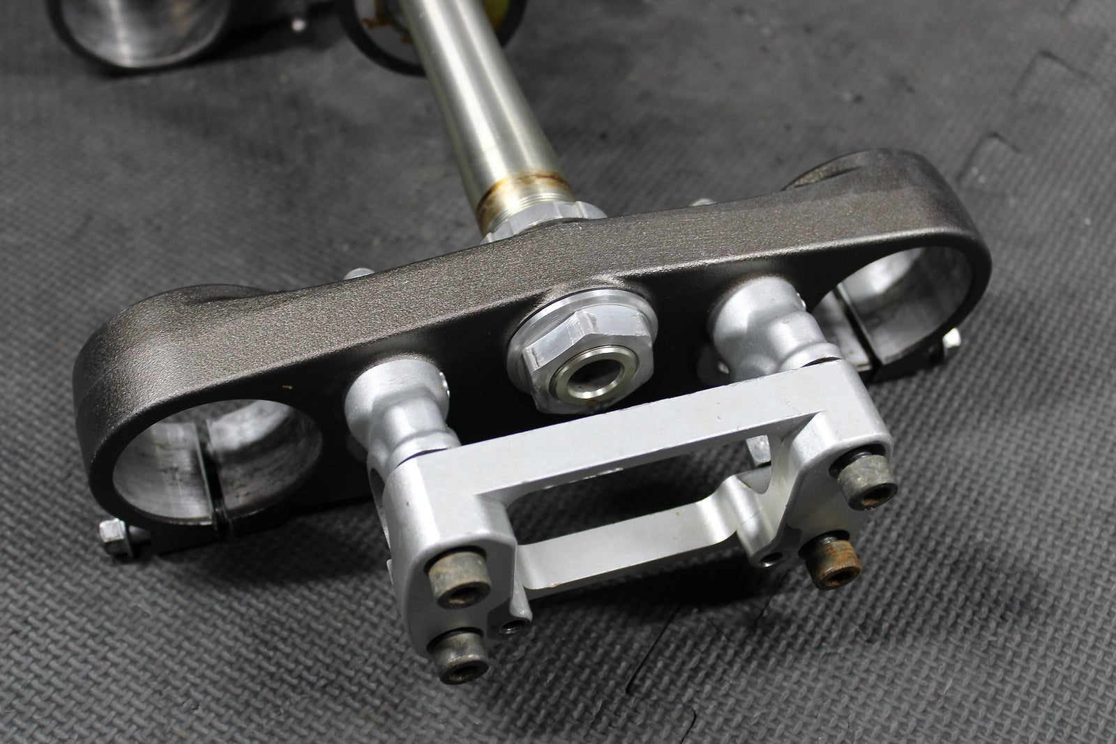 2010 Yamaha 10 - 13 YZ450F OEM Front Forks Lower Upper Triple Tree Assembly - hggarage