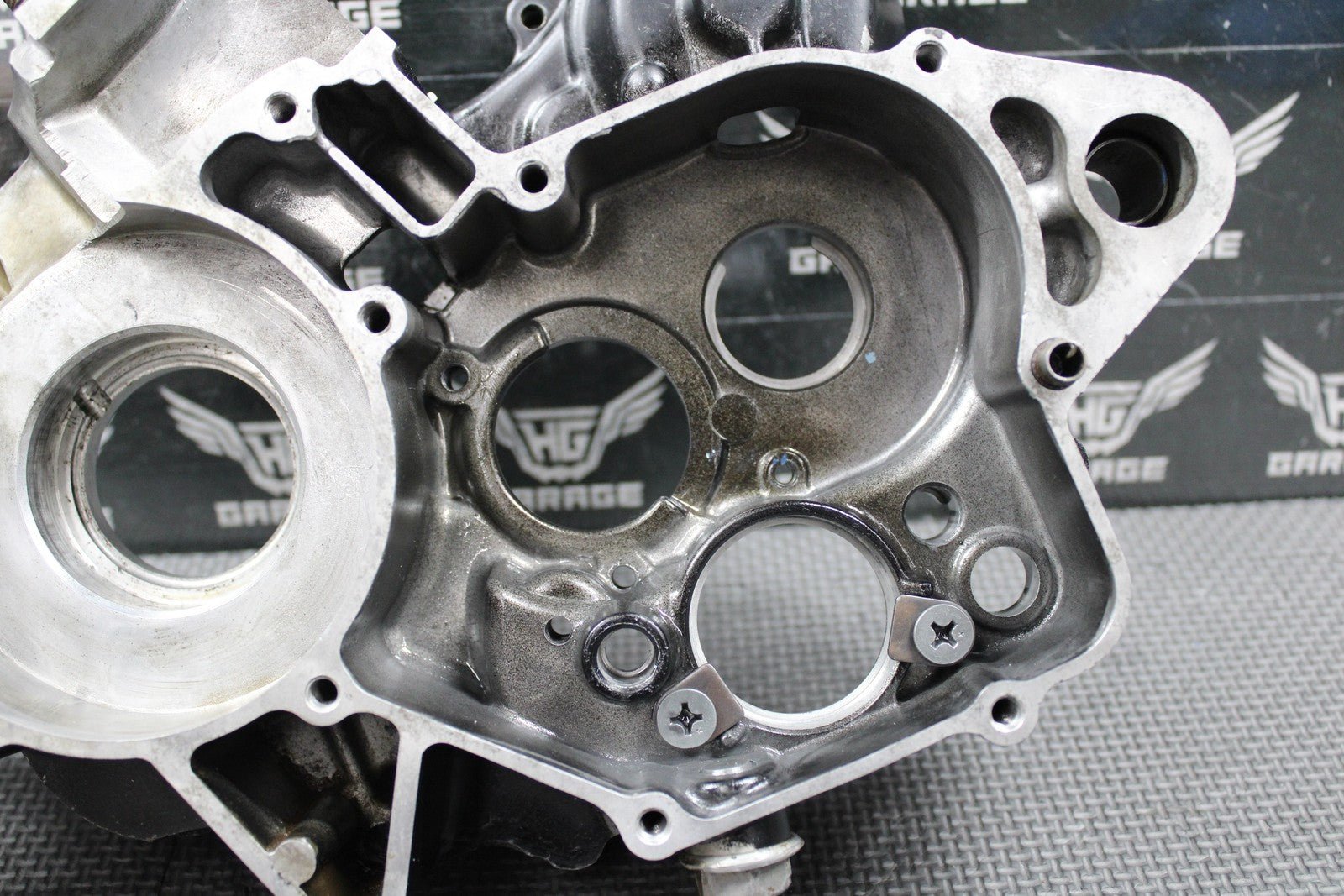 1988 HONDA CR125R OEM RIGHT ENGINE MOTOR CRANKCASE CRANK CASE 111A0 - KS6 - 830 GOOD - hggarage