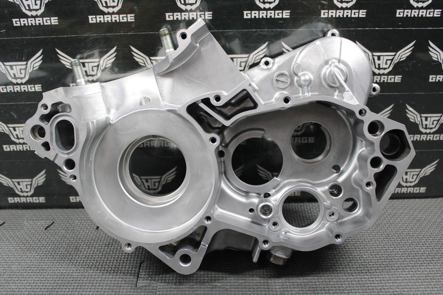 2003 HONDA CR250R OEM RIGHT ENGINE CRANKCASE CRANK CASE BLOCK 04921 - KZ3 - L30 MINT - hggarage