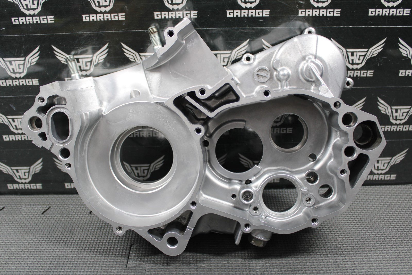 2003 HONDA CR250R OEM RIGHT ENGINE CRANKCASE CRANK CASE BLOCK 04921 - KZ3 - L30 MINT - hggarage