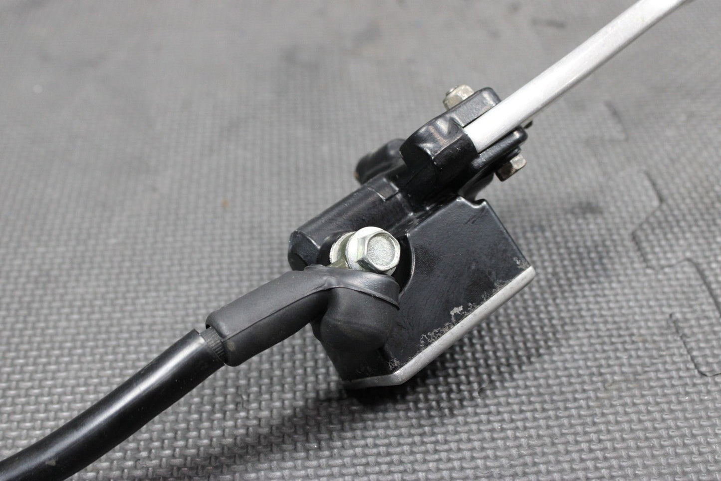 1991 YAMAHA BANSHEE 350 87 - 94 OEM FRONT BRAKE MASTER CYLINDER W HARDLINES GOOD! - hggarage