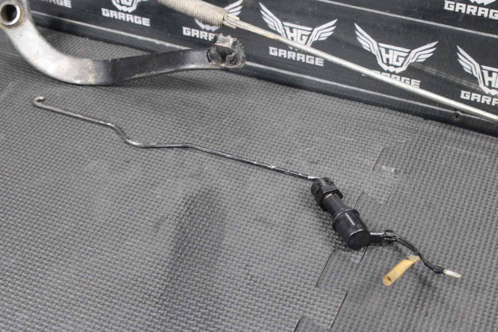 1987 YAMAHA TW200 OEM RIGHT REARSET BRAKE FOOT PEDAL W/SENSOR 2JX - 27211 - 00 - 90 - hggarage