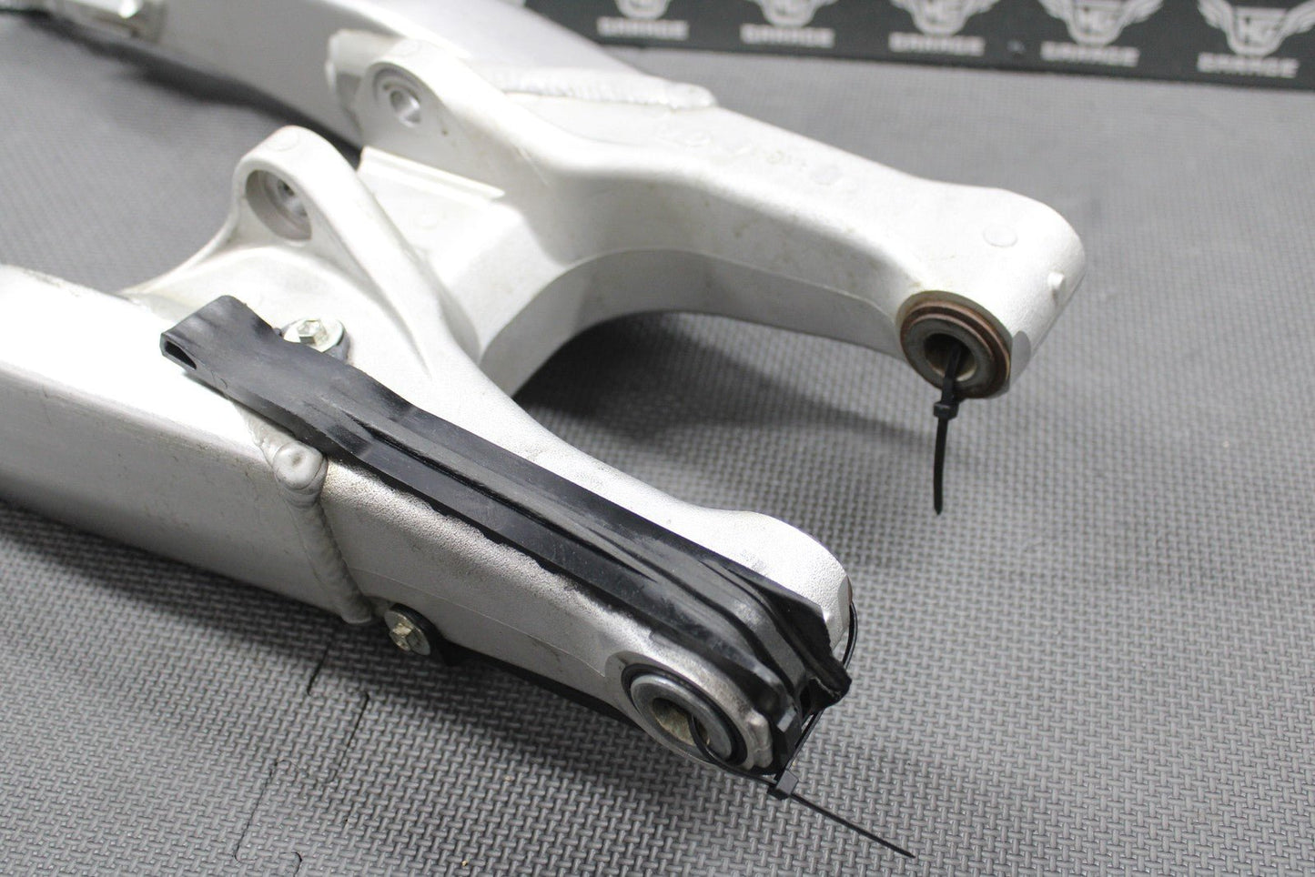 2019 SUZUKI 19 - 21 RMZ250 OEM SWINGARM SWING ARM SUSPENSION 61000 - 46K00 GOOD! - hggarage