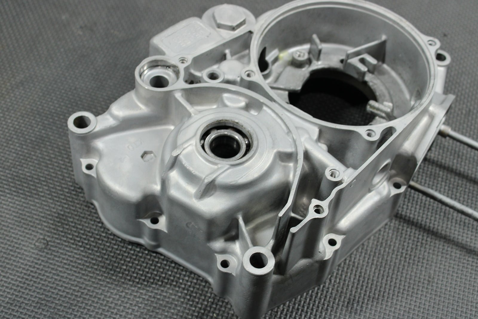 2002 Honda XR200R 93 - 02 OEM Left Engine Motor Crankcase Crank - hggarage