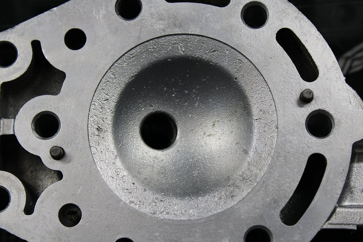 1999 95 - 06 KAWASAKI KDX200 OEM ENGINE MOTOR CYLINDER HEAD COVER DOME 11001 - 1409 - hggarage