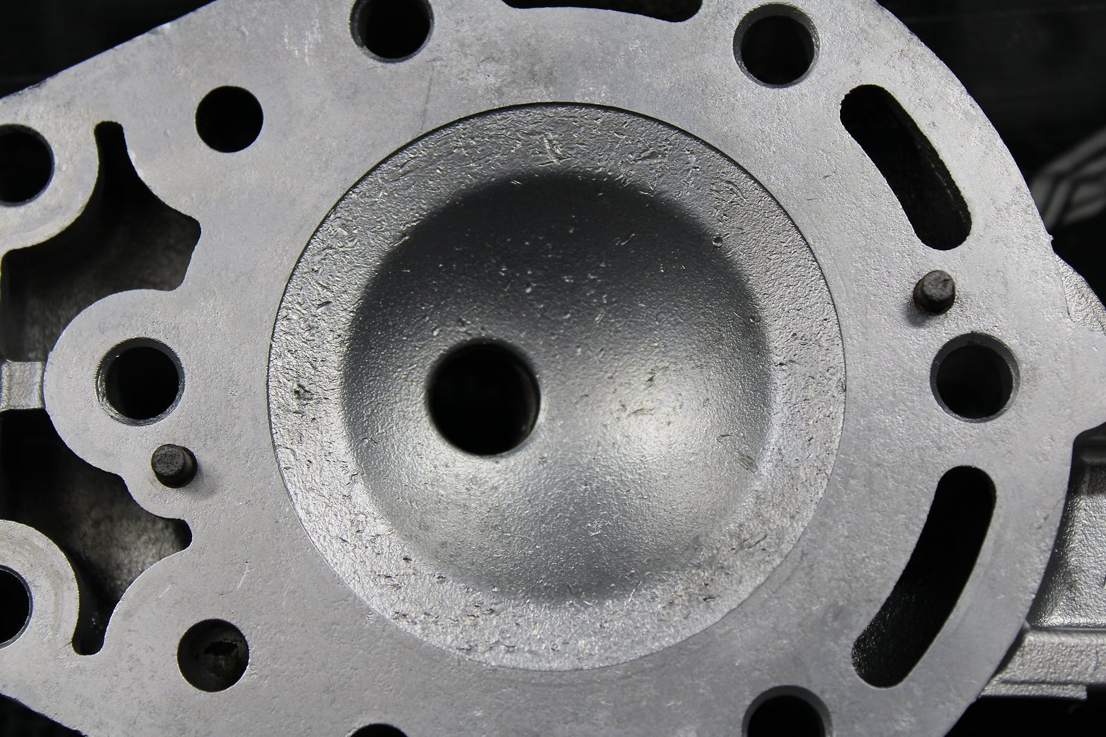 1999 95 - 06 KAWASAKI KDX200 OEM ENGINE MOTOR CYLINDER HEAD COVER DOME 11001 - 1409 - hggarage