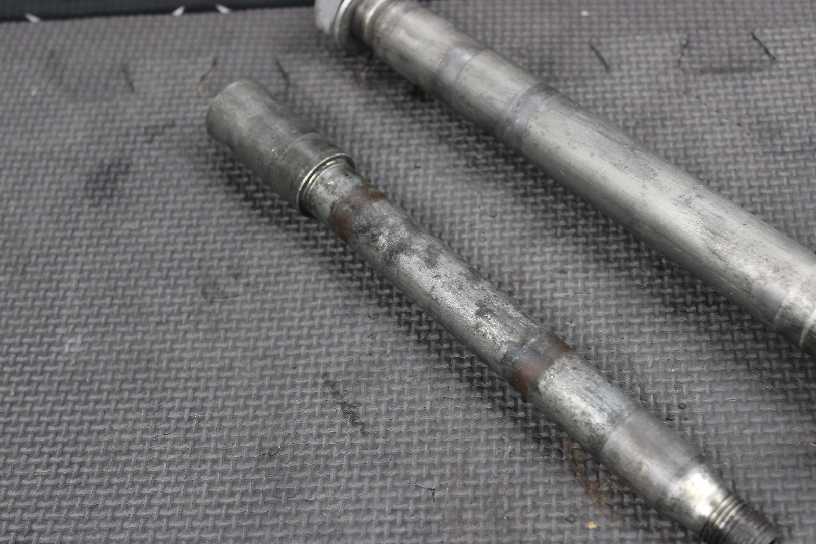 2002 HONDA CRF450R OEM FRONT WHEEL RIM AXLE PIVOT BOLT REAR AXLE - hggarage