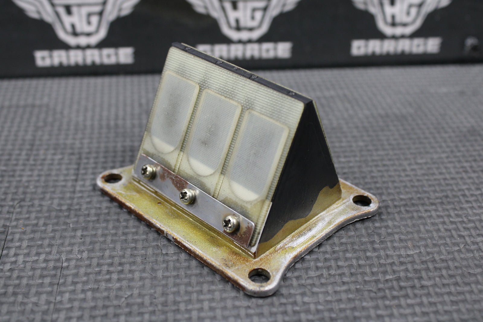 1985 HONDA CR125R OEM INTAKE REED BLOCK REEDS VALVE ASSEMBLY 14100 - KA3 - 761 - hggarage