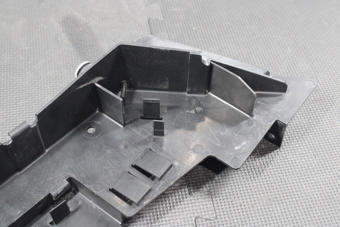 1987 87 - 00 YAMAHA TW200 ELECTRICAL WIRING TRAY HOLDER PLASTIC 2JX - 2177A - 00 - 00 - hggarage