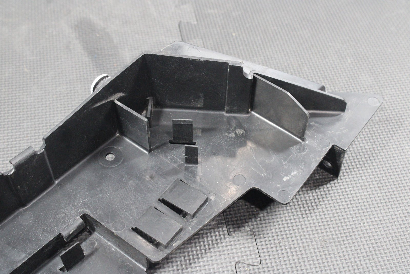 1987 87 - 00 YAMAHA TW200 ELECTRICAL WIRING TRAY HOLDER PLASTIC 2JX - 2177A - 00 - 00 - hggarage