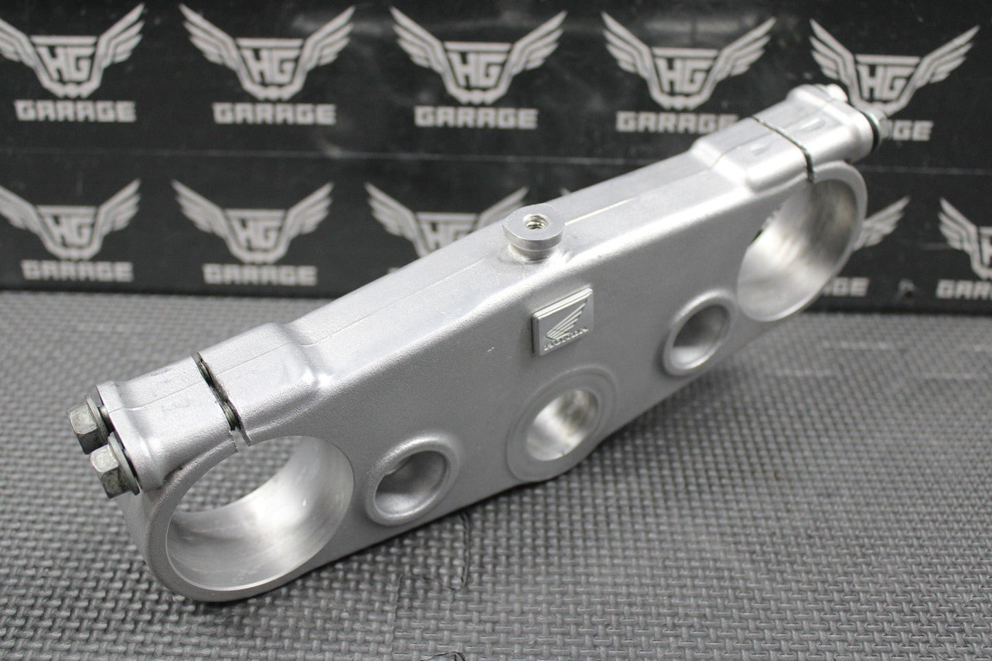 2000 HONDA 00 - 03 CR125R 250 OEM UPPER TRIPLE TREE CLAMP TOP BRIDGE 53300 - KZ4 - J20 - hggarage
